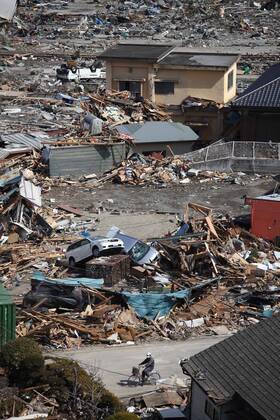 (110314) -- OFUNATO, March 14, 2011 (Xinhua) -- Photo taken on March 14, 2011 shows the ruins in Ofunato city of Japan s northeastern Iwate Prefecture. (Xinhua Cheong Kam Ka) (zyw) JAPAN-OFUNATO-QUAKE