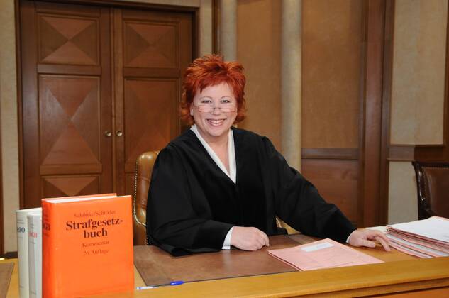 Fernseh Richterin Barbara Salesch startete am 27. September mit ihrem ersten Fall bei SAT1 . Am 20. März 2008 verhandelt sie ihren 1.500 Fall Barbara Salesch ( Fernsehrichterin)