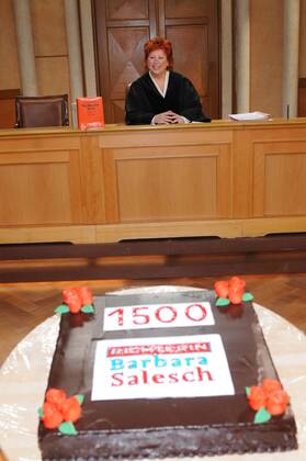 Fernseh Richterin Barbara Salesch startete am 27. September mit ihrem ersten Fall bei SAT1 . Am 20. März 2008 verhandelt sie ihren 1.500 Fall Barbara Salesch ( Fernsehrichterin)