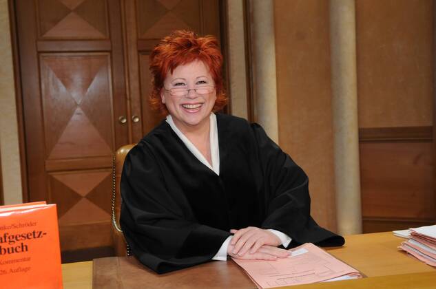 Fernseh Richterin Barbara Salesch startete am 27. September mit ihrem ersten Fall bei SAT1 . Am 20. März 2008 verhandelt sie ihren 1.500 Fall Barbara Salesch ( Fernsehrichterin)