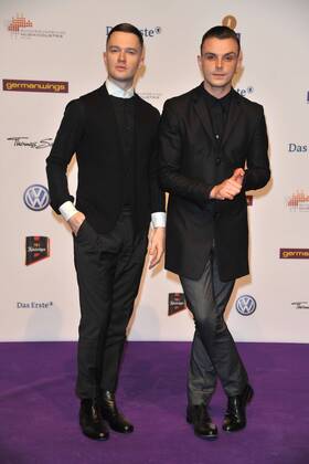 die Band Hurts , Theo Hutchcraft (L) und Adam Anderson bei der Verleihung vom Musikpreis Echo in Berlin am 24.03.2011 Echo Verleihung 2011 