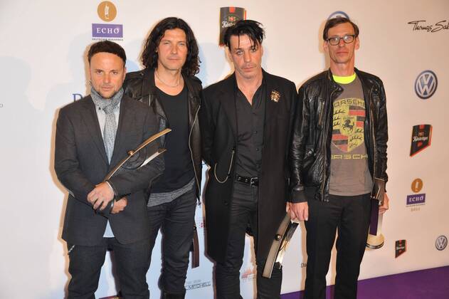 Die Band Rammstein - L-R: Paul Landers, Christoph Schneider, Till Lindemann, Christian Flake Lorenz bei der Verleihung vom Musikpreis Echo in Berlin am 24.03.2011 Echo Verleihung 2011 