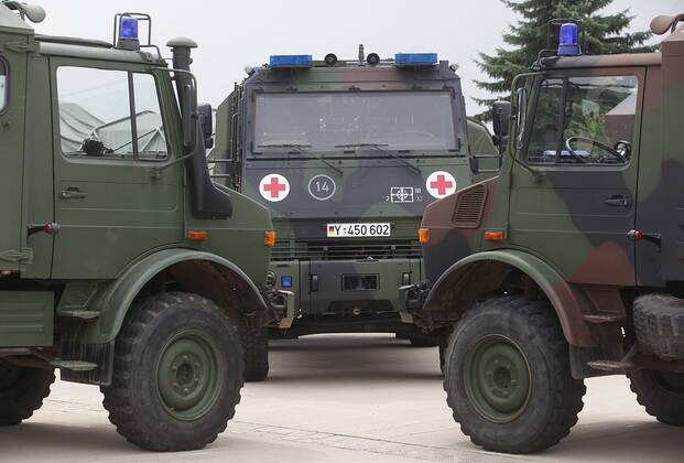 21.07.2011 Weißenfels ist Standort der Bundeswehr in Sachsen-Anhalt größter Sanitäts-Standort in Deutschland, Sachsen-Anhalt-Kaserne - Rot Kreuz Lkw