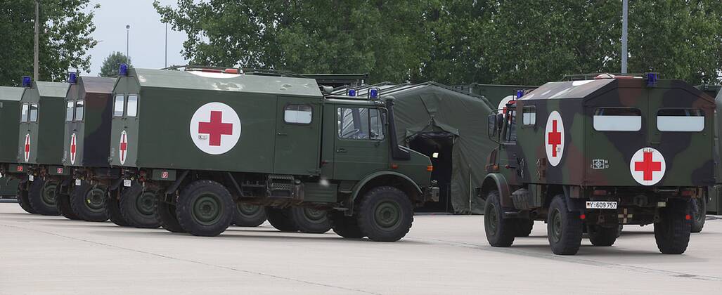 21.07.2011 Weißenfels ist Standort der Bundeswehr in Sachsen-Anhalt größter Sanitäts-Standort in Deutschland, Sachsen-Anhalt-Kaserne - Rot Kreuz Lkw