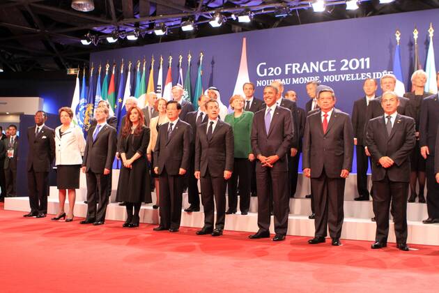 Ministerpräsident Silvio Berlusconi (Italien) - Bundeskanzlerin Angela Merkel (Deutschland) - Premierminister Jose Luis Zapatero (Spanien) - Präsident Teodoro Obiang Nguema Mbasogo (Äquatorialguinea) - Präsidentin Dilma Rousseff (Brasilien) - Präsident Dmitri Medvedev (Russland) - Präsidentin Cristina Fernandez de Kirchner (Argentinien) - Präsident Hu Jintao (China) - Präsident Nicolas Sarkozy (Frankreich) - Präsident Barack Obama (USA) - Präsident Susilo Bambang Yudhoyono (Indonesien) - Präsident Felipe Calderon Hinojosa (Mexiko) - G20-Gipfel in Cannes. NicolasGavet Panoramic