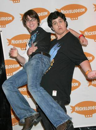 Apr. 3, 2004 - Hollywood, California, U.S. - K36466EG.NICKELODEON S 17TH ANNUAL KIDS CHOICE AWARDS PRESSROOM AT UCLA S PAULEY PAVILION, WEST WOOD, CALIFORNIA.04 03 2004 . E.G.I. 2004.DRAKE BELL AND JOSH PECK. Hollywood U.S.  - ZUMAge2
