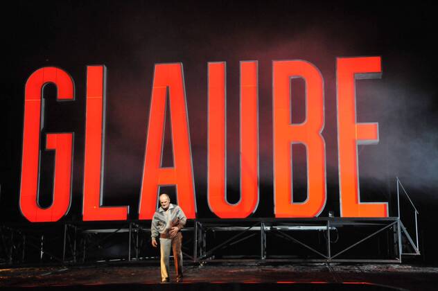 Generalprobe zur Oper Parsifal am Donnerstag (09.03.2012) im Saarländischen Staatstheater in Saarbrücken. Im Bild: Hartmut Welker in der Rolle des Amfortas.