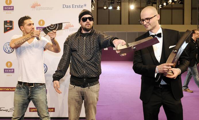 Donnerstag 22.03.2012, in Berlin, ECHO Verleihung 2012, Musiker Bushido und Sido mit dem ECHO DeFodi018