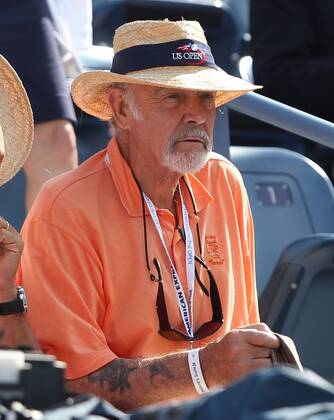 US Open 2012, USTA Billie Jean King National Tennis Center, Flushing Meadows, New York, ITF Grand Slam Tennis Tournament,Schauspieler Sean Connery sitzt ald Zuschauer auf der Tribuene, Einzelbild,Halbkoerper,Hochformat,Feature,VIP,Ehrengast,