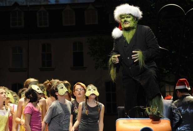 Die Oper Aladin und die Wunderlampe , fotografiert am Donnerstag (18.10.2012) im Saarländischen Staatstheater in Saarbrücken. Im Bild: Hartmut Welker in der Rolle des Grinch.