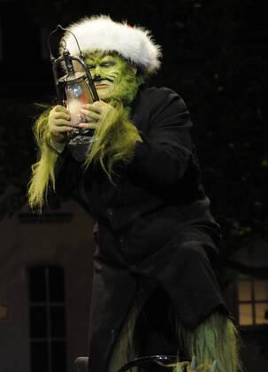 Die Oper Aladin und die Wunderlampe , fotografiert am Donnerstag (18.10.2012) im Saarländischen Staatstheater in Saarbrücken. Im Bild: Hartmut Welker in der Rolle des Grinch.