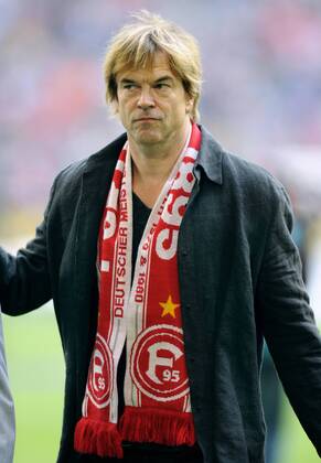 Fussball-Bundesliga, Deutschland, Herren, Saison 2012 2013, 8. Spieltag, ESPRIT-Arena Düsseldorf: Fortuna Düsseldorf (rot) - FC Bayern München (weiss) 0:5; Sänger Campino von den Toten Hosen mit Fortuna Fanschal.