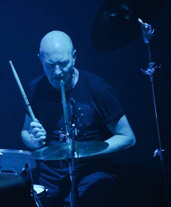 ITAR-TASS: MOSCOW, RUSSIA. FEBRUARY 1, 2013. Chris Slade (AC DC) performs at a concert of the Classic Rock All Stars 2013 Tour.  RE112FEA