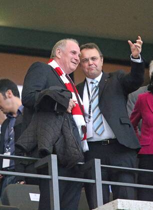 01.06.2013, Fussball DFB-Pokalfinale 2013, FC Bayern München - VfB Stuttgart , im Olympiastadion Berlin. Präsident Uli Hoeneß (li., Bayern München) auf der Tribüne 01.06.2013, Fussball DFB-Pokalfinale, Bayern München - Stuttgart