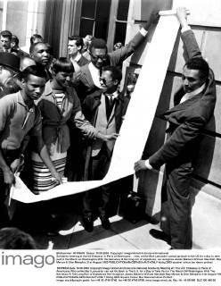 Solidarity meeting at the US Embassy in Paris of Americans , , who, unlike Burt Lancaster cannot go back to the US for a day to take part in the March on Washington.With the Secretary & the long roll of signatures, we recognize James Baldwin,William Marshall, May Mercer & Slim Memphis.21st August 1963  UnitedArchives00957762