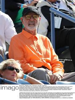 US Open 2013, USTA Billie Jean King National Tennis Center, Flushing Meadows, New York, ITF Grand Slam Tennis Tournament . Schauspieler Sean Connery auf der Zuschauer Tribüne,Einzelbild,Halbkörper,Hochformat,VIP, Ehrengast,Feature,