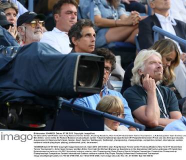 US Open 2013, USTA Billie Jean King National Tennis Center, Flushing Meadows, New York,ITF Grand Slam Tennis Tournament . L-R.Schauspieler Sean Connery und Ben Stiller, vorne rechts Sir Richard Branson als Zuschauer auf der Tribuene,Halbkoerper,Querformat,VIP,
