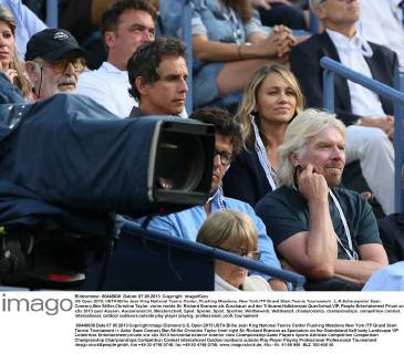 US Open 2013, USTA Billie Jean King National Tennis Center, Flushing Meadows, New York,ITF Grand Slam Tennis Tournament . L-R.Schauspieler Sean Connery,Ben Stiller,Christine Taylor, vorne rechts Sir Richard Branson als Zuschauer auf der Tribuene,Halbkoerper,Querformat,VIP,