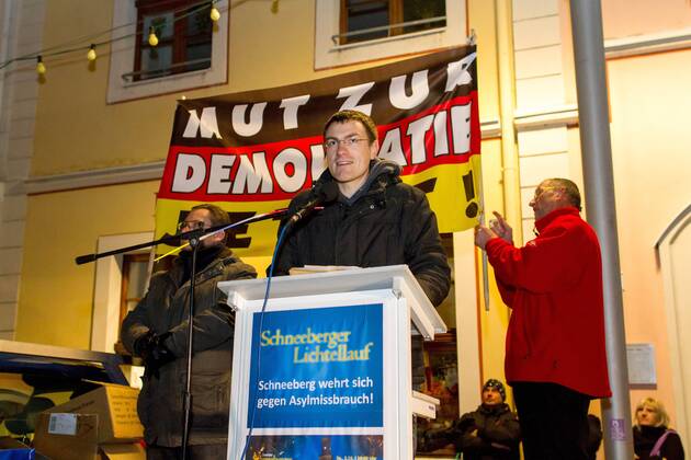 Stefan Hartung spricht auf Nazi-Demonstration gegen Ayslantenheime und Asylpolitik. Schneeberg, 16.11.2013 Foto:xR.xHardex xFuturexImage