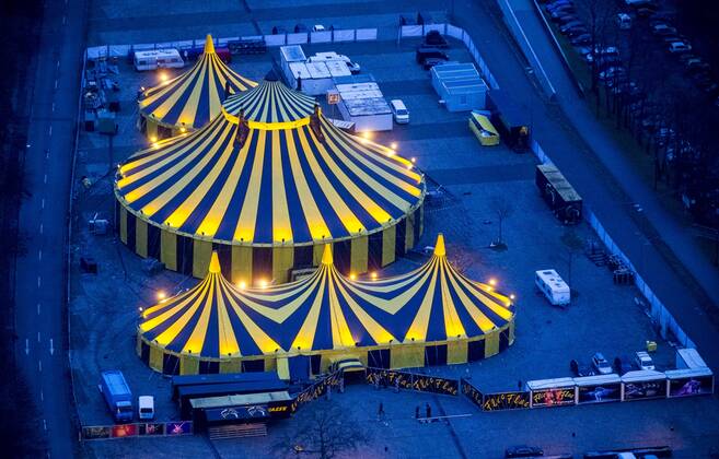 Circuszelt, Weihnachtscircus im Revier, Show Schöne Firetage , Parkplatz E hinter der Westfalenhalle vor der Premiere zum Weihnachtsprogramm, Luftbild von Dortmund, Ruhrgebiet !ACHTUNGxMINDESTHONORARx60xEURO!