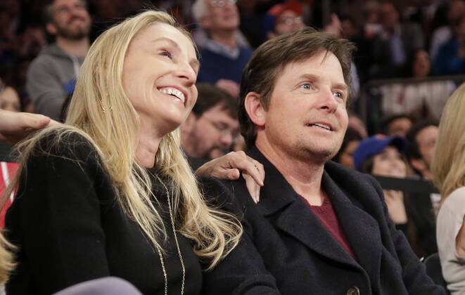Michael J. Fox, 60. Geburtstag am 9. Juni Michael J. Fox and Tracy Pollan watch the Miami Heat play the New York Knicks at Madison Square Garden in New York City on January 9, 2014. The Knicks defeated the Heat 102-92.  NYP20140109181