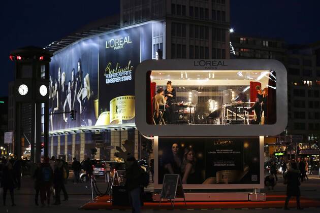 Berlin, den 09.02.2014 Foto: Make-up-Studio von LOREAL Paris am Potsdamer Platz, während der 64. Berlinale in Berlin.