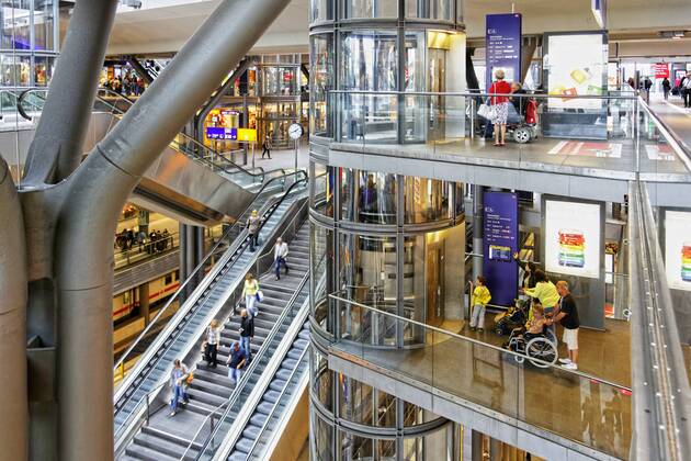 DEU; Deutschland, Berlin, 29. Juni 2013: Hauptbahnhof Berlin. Bahnhofshalle. Â