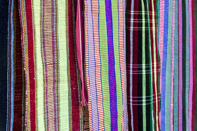  Farbige Schals, Detail ibxdbf03896178.jpg