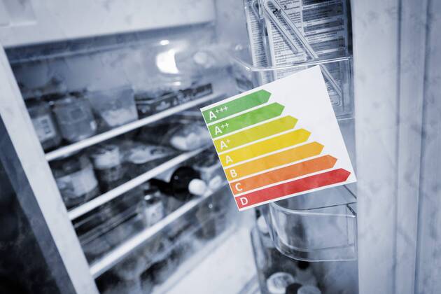 Zettel mit Energieeffizienzklassen an einem KÃ¼hlschrank ** NUR FUER REDAKTIONELLE ZWECKE ** EDITORIAL USE ONLY **