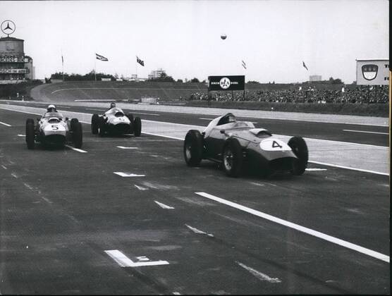 Aug. 08, 1959 - Great Prize of Germany on the Avus: Yesterday (Aug 2nd, 1959) there was the international rac~~~ for racing cars of formula I on the Avus in Berlin. After a hard fight between the Ferrari-drivers among themselves, Tony Brooks (Tony Brooks) of England was first and so won the Great Prize of Germany . Second was Dan Guerney (Dan Guerney), USA, and third Phil Hill (Phil Hill), USA. o.p.s. The cars of the first three, arriving at the finishing line. Car number4 is Tony Brooks, number6 Dan Guerney and number 5 Phil Hill.  - ZUMAk09