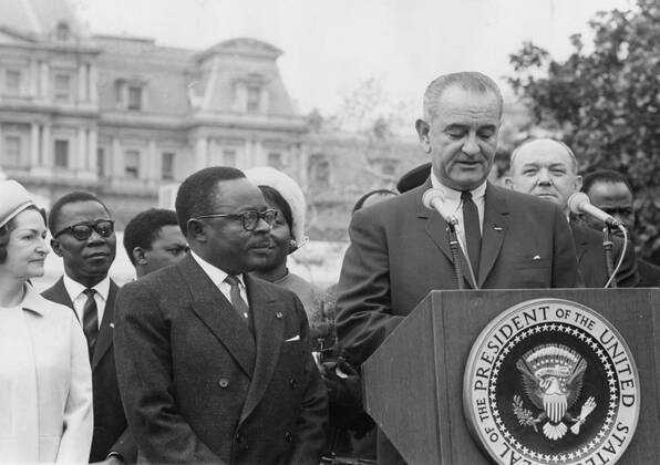 April 05, 1965 - Washington, District of Columbia, U.S. - LYNDON BAINES JOHNSON (August 27, 1908 - January 22, 1973) often referred to as LBJ, was the 36th President of the United States (1963-1969) after his service as the 37th Vice President of the United States (1961-1963). PICTURED: with first African Head of State MAURICE YAMEOGO of Upper Volts.. Washington U.S. - ZUMAk09