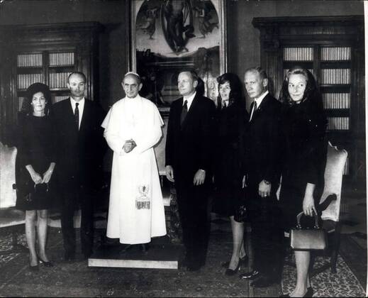 Oct. 18, 1969 - The Pope meets the American Lunarauts: During their visit to Rome the three American lunarauts, Neil Armstrong, Edwin Aldrin and Michael Collins met Pope Paul during a private audience in the Vatican. Photo Shows Pope Paul pictured with the three American lunarats and their wives. (L to R) Col. Michael Collins and wife, Neil Armstrong and wife and Col. Edwin Aldrin and wife.  - ZUMAk09