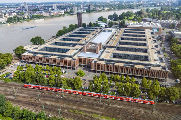 HDI Lebensversicherung AG und Mediengruppe RTL Deutschland GmbH, Sitz im ehemaligen Messegebäude, am Rhein, in Köln-Deutz