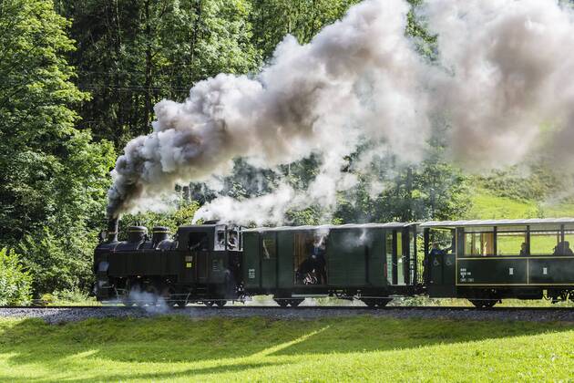  Bregenzerwaldbahn mit Dampflokomotive, Bregenzerwald, Vorarlberg, Österreich, Europa iblcpa03985429.jpg