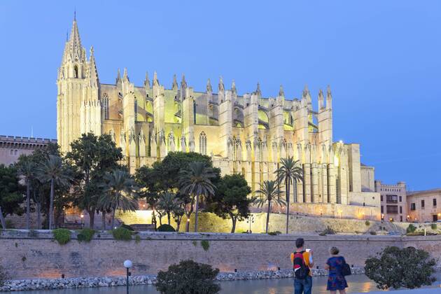 Spain, Balearic Islands, Mallorca, Palma de Mallorca, La Seu Cathedral in the evening light  MSF004310