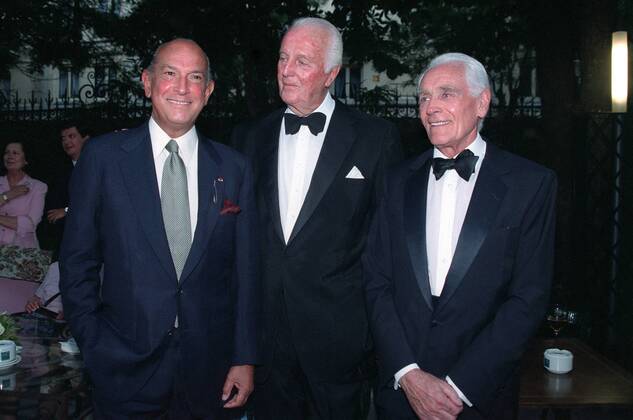 oscaoscar de la Renta, Hubert de Givenchy y Philippe Venet, during the Gold Neddle delivery to the designer at Santo Mauro Hotel in 2002. MADRID  KIKExPARA