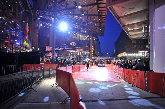 Ankunft der Gäste der Preisverleihung der 65. Internationalen Filmfestspiele Berlin 65. Internationale Filmfestspiele in Berlin IFB2015