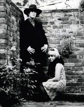 Spanish Signor and his wife are Beatle John Lennon and his wife Cynthia, disporting themselves in their beautiful secret garden. London United Kingdom - ZUMAk09_