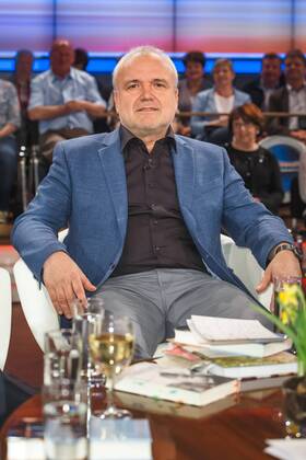 MDR - Riverboat. Prof. Dr. Jörg Junhold ( Direktor Zoo Leipzig ) anläßlich der MDR - Talkshow Riverboat am 10.04.2015 im Studio 3 der Mediacity Leipzig.