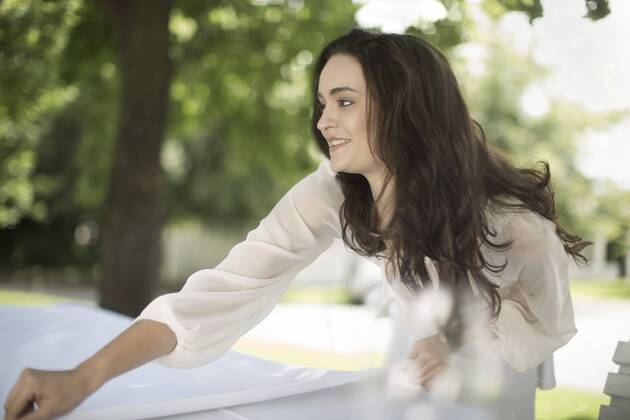 Woman setting a table outside model released Symbolfoto property released  ZEF003438