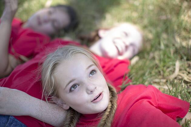South Africa, Kids on field trip taking a break, girl day dreaming model released Symbolfoto  ZEF003926