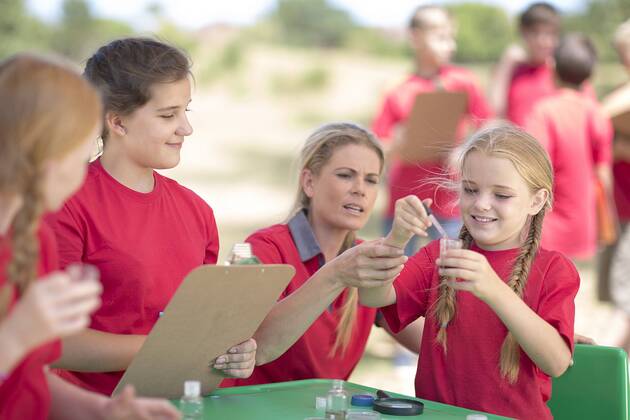 South Africa, Kids on field trip exploring nature model released Symbolfoto  ZEF003941