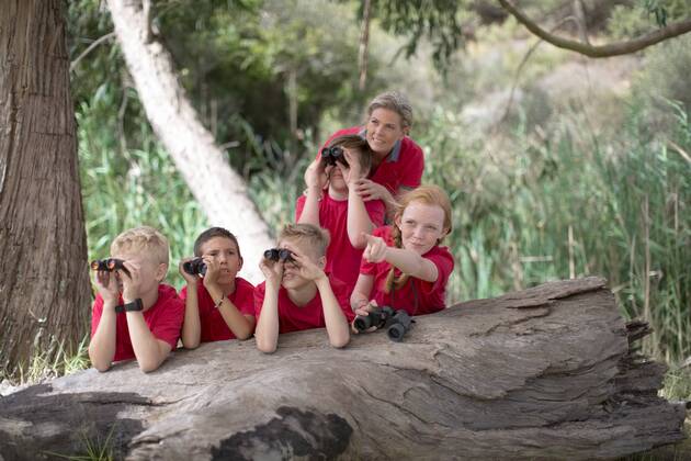 South Africa, Kids on field trip exploring nature, looking through binoculars model released Symbolfoto  ZEF003954