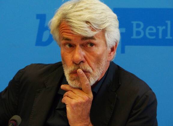 Präsentation des neuen Intendanten der Berliner Volksbühne, PK, 24.04.2015, Intendant 2017 Chris Dercon,