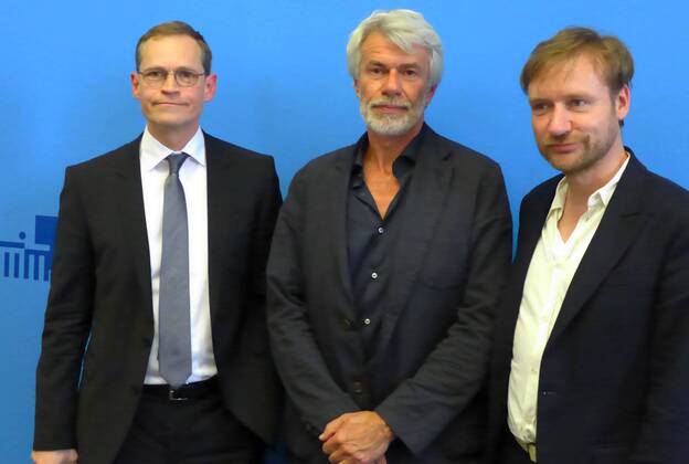 Präsentation des neuen Intendanten der Berliner Volksbühne, PK, 24.04.2015, OB Michael Müller, Intendant 2017 Chris Dercon, Kulturstaatssekretär Tim Renner