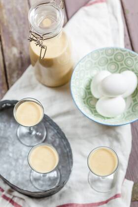 Homemade egg liqueur SBDF001768