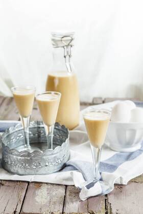 Homemade egg liqueur  SBDF001769