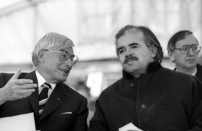 München 1989: Grundsteinlegung Neubau Postsparkassenamt in der Bayerstraße, Bundesminister für Post und Telekommunikation Christian Schwarz Schilling (CDU, li.) und Peter Gauweiler (CSU)