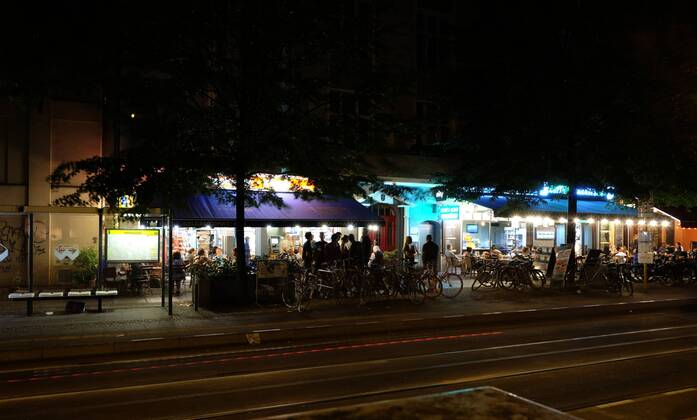 Berlin. 08 AUG 2015. Berlin Bezirk Mitte bei Nacht. Weinbergsweg. Nähe Rosenthaler Platz. BERLIN. Nacht. PRM003291X