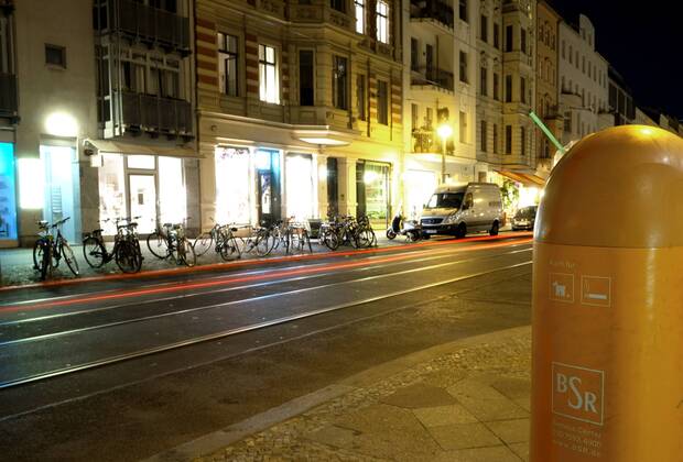 Berlin. 08 AUG 2015. Berlin Bezirk Mitte bei Nacht. Alte Schönhauser Straße. Höhe Steinstraße. BERLIN. Nacht. PRM003322X